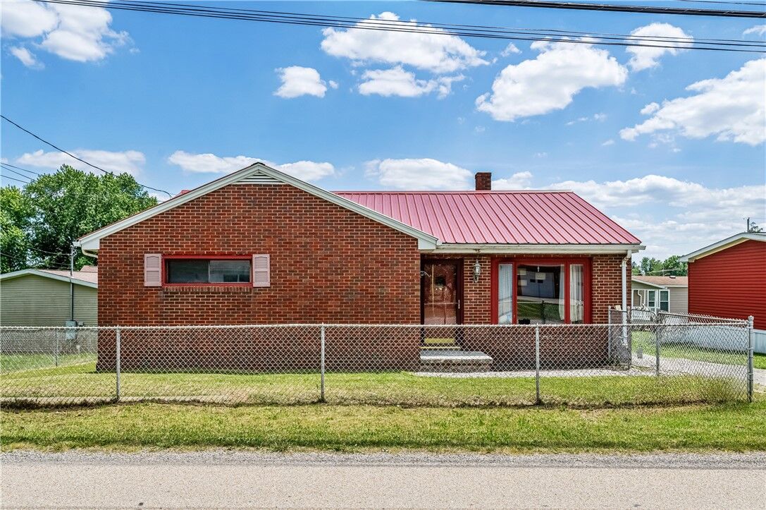 Property Photo:  211 E South St  PA 15320 