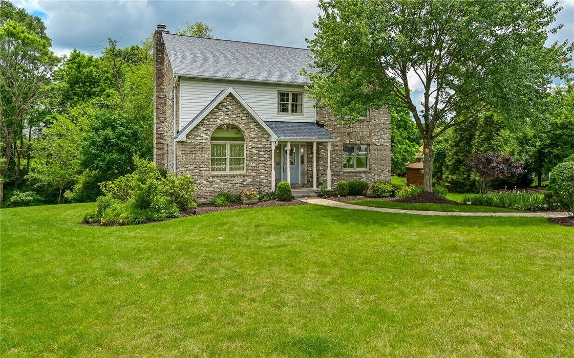 Property Photo: 212 Whitehaven Dr PA 15044