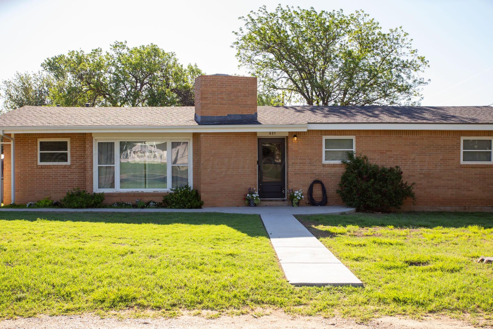 Property Photo: 621 Mc Lean Street TX 79226
