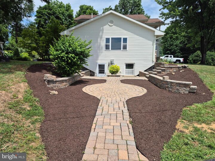 Property Photo: 142 Eisenhower Road PA 17078