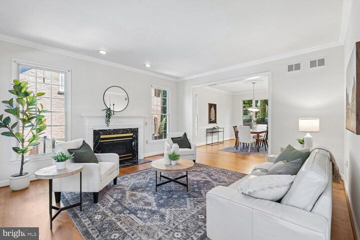 Property Photo:  5105 Warren Place NW  DC 20016 