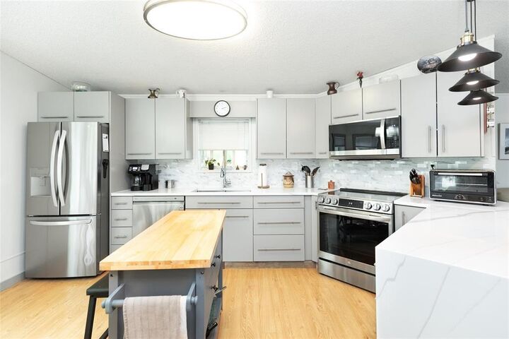 Property Photo: 8 Nature Drive MB R5H 1H2