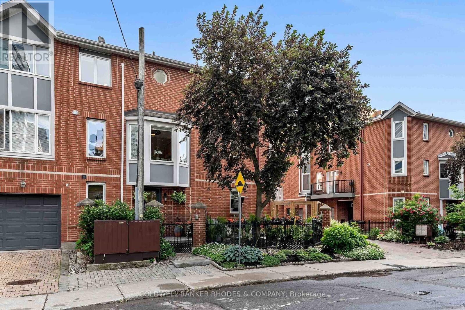 Property Photo:  372 Lisgar Street  ON K2P 2J3 
