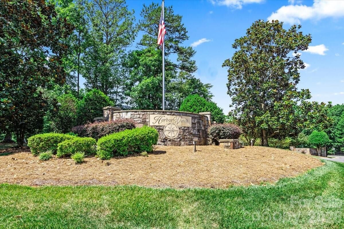 Property Photo:  113 N Harbor Watch Drive  NC 28677 