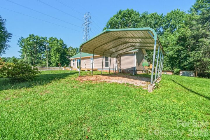Property Photo:  547 Pea Ridge Street  NC 28655 