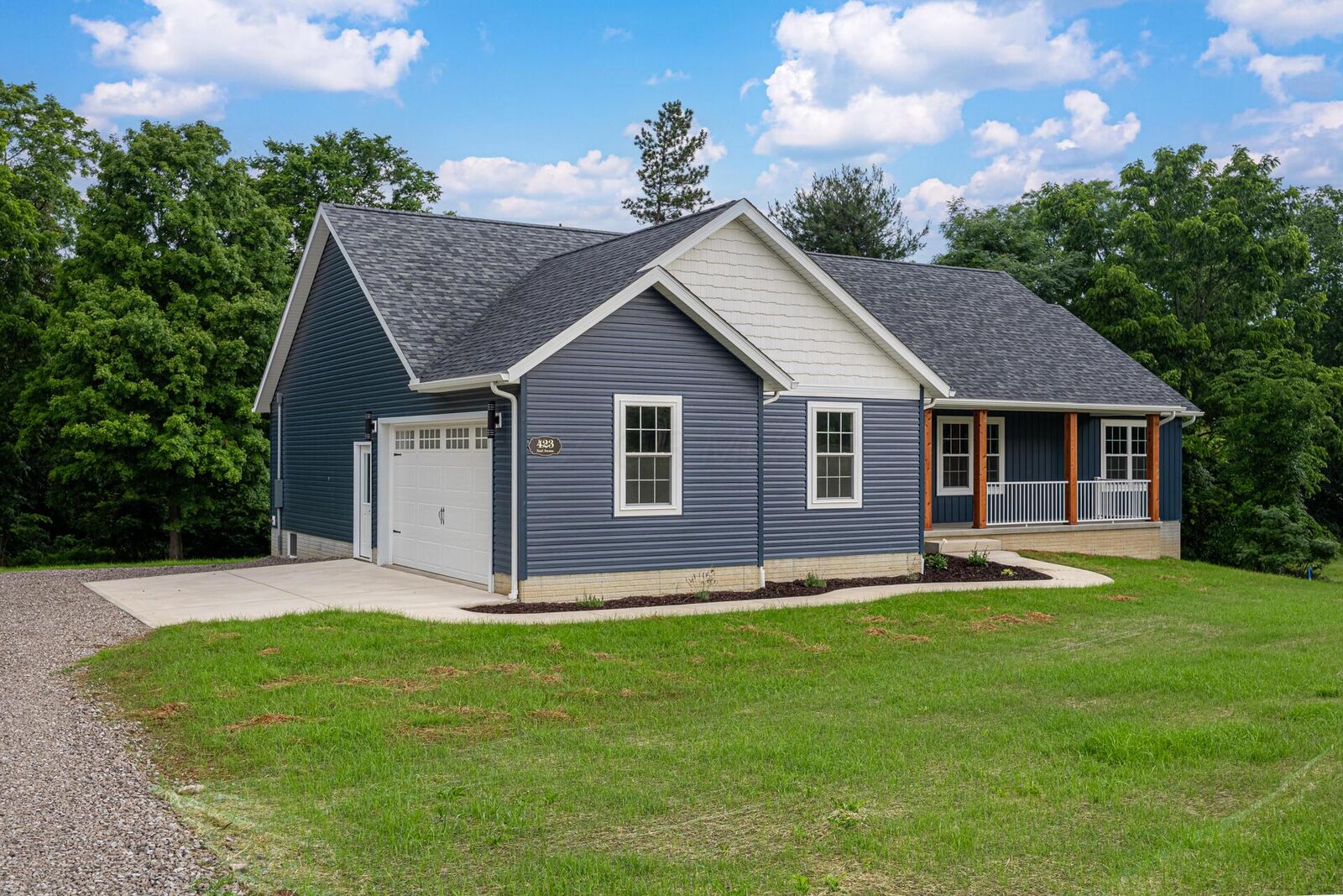 Property Photo:  423 Neal Avenue  OH 43338 