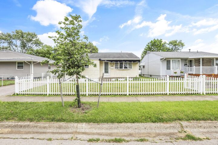 Property Photo: 3142 Hillgate Road OH 43207
