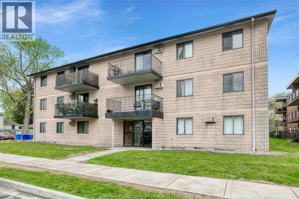 Property Photo:  3355 Sandwich 102  ON N9C 1B2 