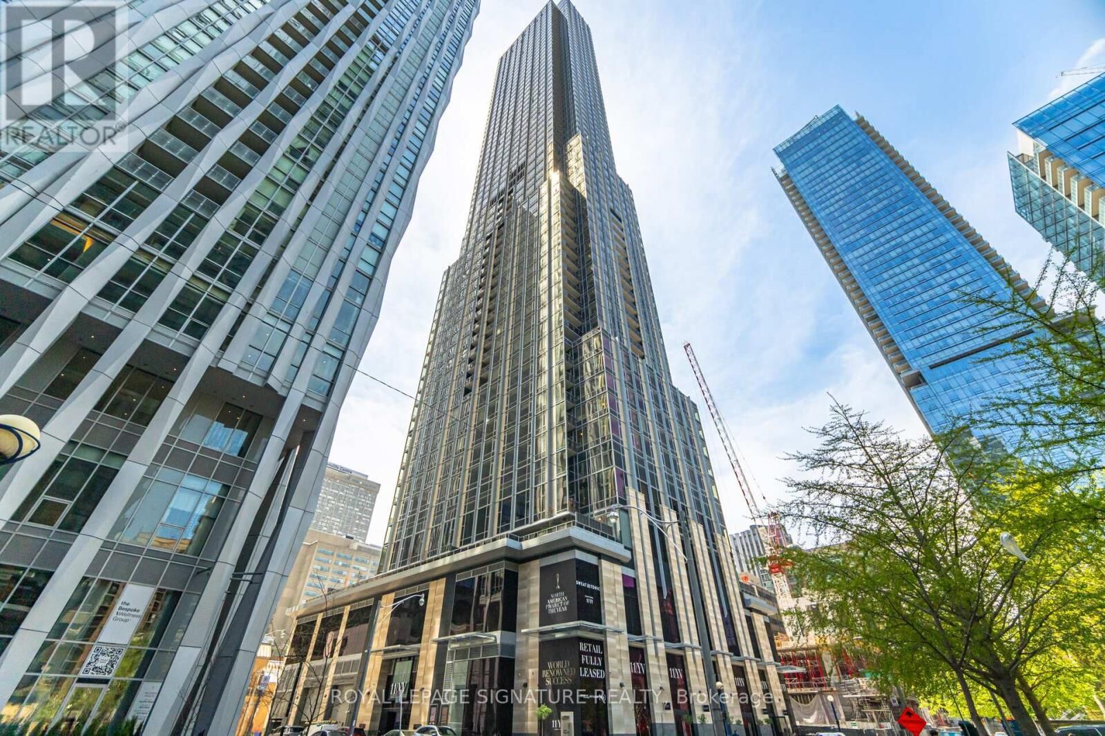 Property Photo: 11 Yorkville Avenue 3608 ON M4W 0B7