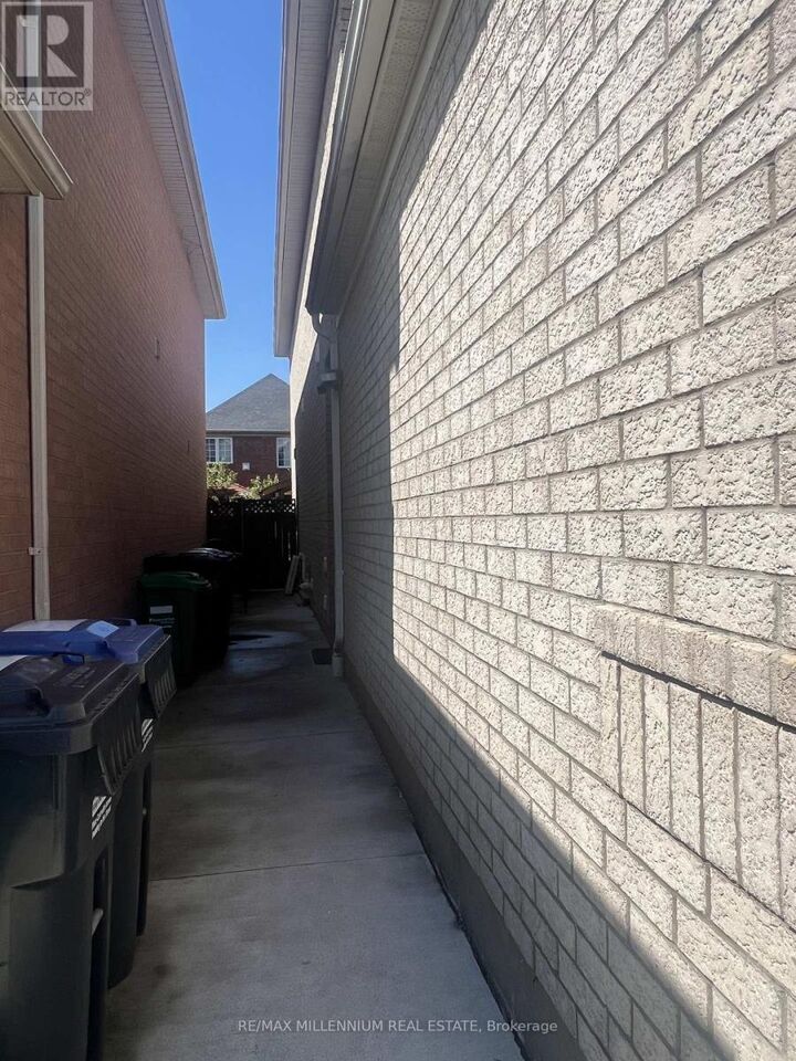 Property Photo:  5988 Sidmouth Street Basement  ON L5V 2Z5 