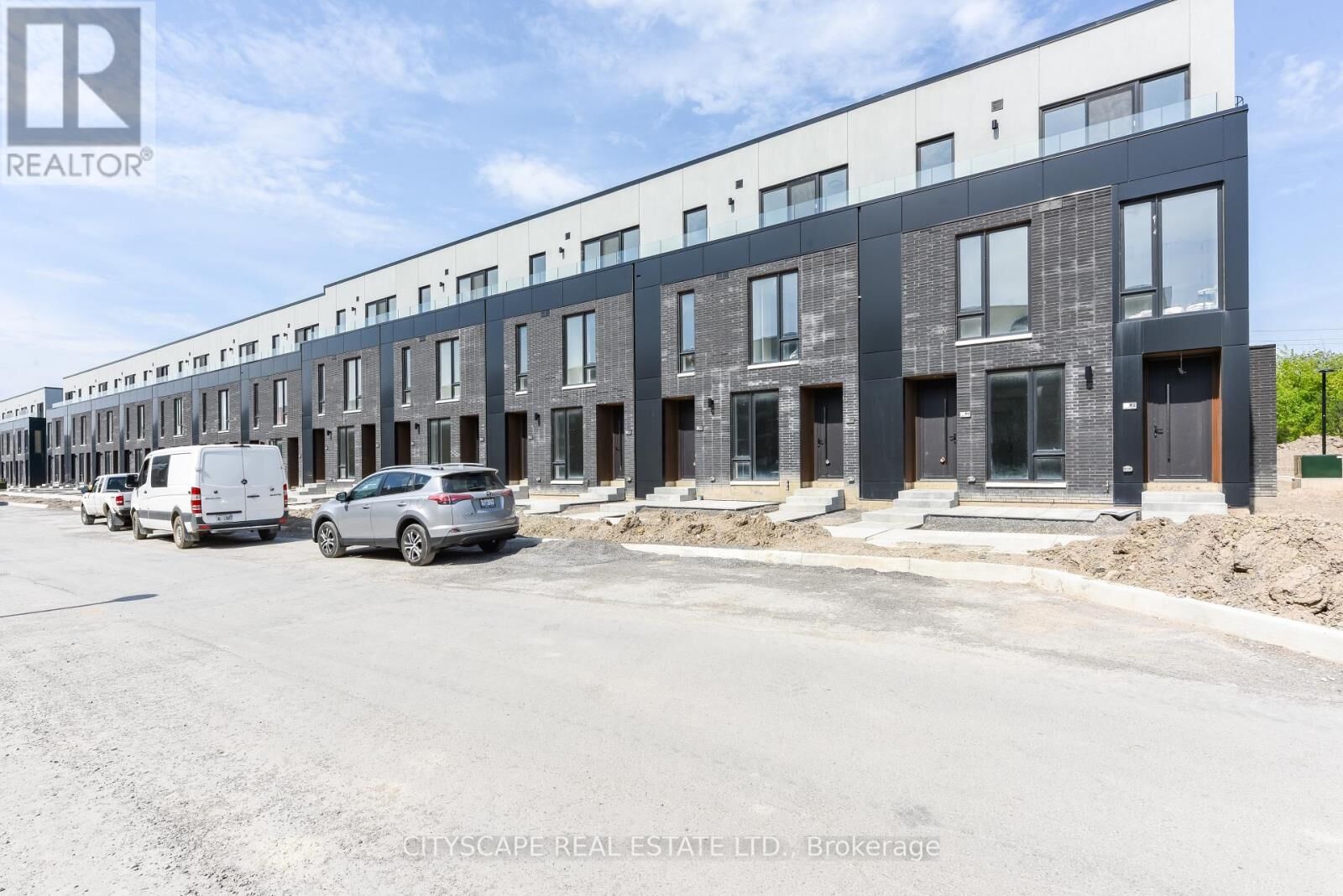Property Photo: 92 Everett Common 92 ON L2P 0H1