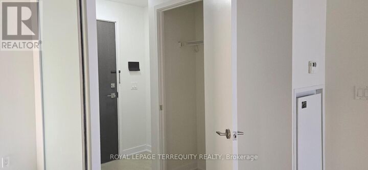 Property Photo: 20 Gladstone Avenue 502 ON M6J 0E9