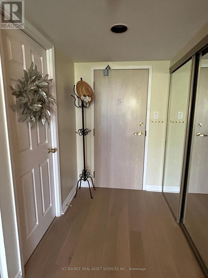 Property Photo:  1271 Walden Circle 206  ON L5J 4R4 