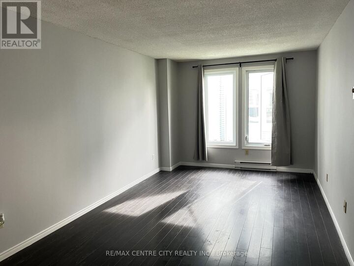 Property Photo: 3 Brantwood Park Road Unit C ON N3P 1Y3