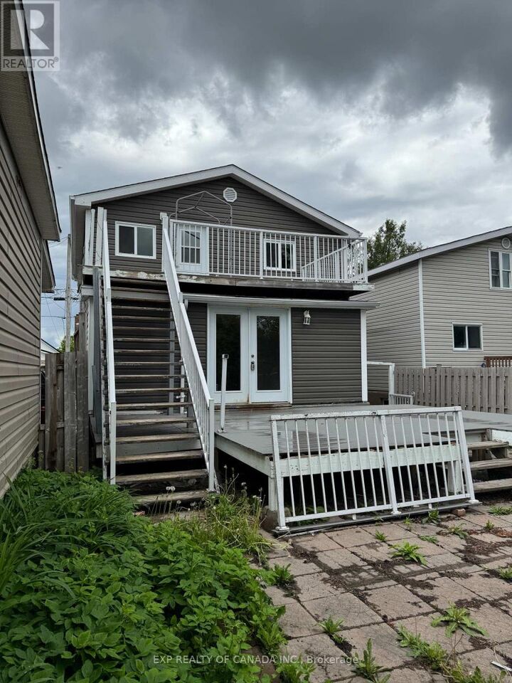 Property Photo:  148 Elm Street North  ON P4N 6A7 