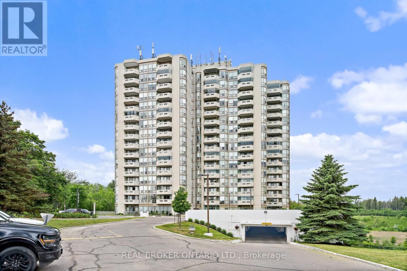 Property Photo:  20 McFarlane Drive 705  ON L7G 5J8 