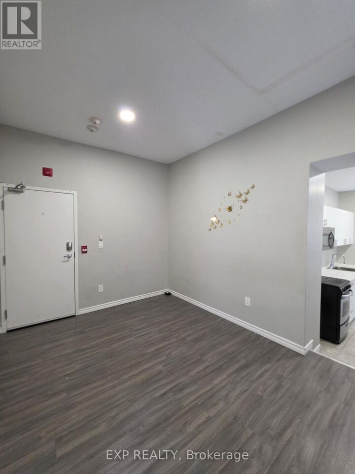 Property Photo:  70 Victoria Street South 3  ON L8N 2S7 