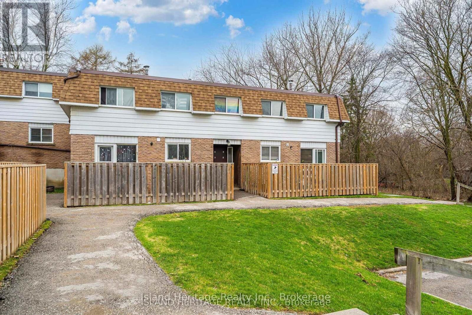 Property Photo:  730 Cedar Street 3  ON L1H 4M6 