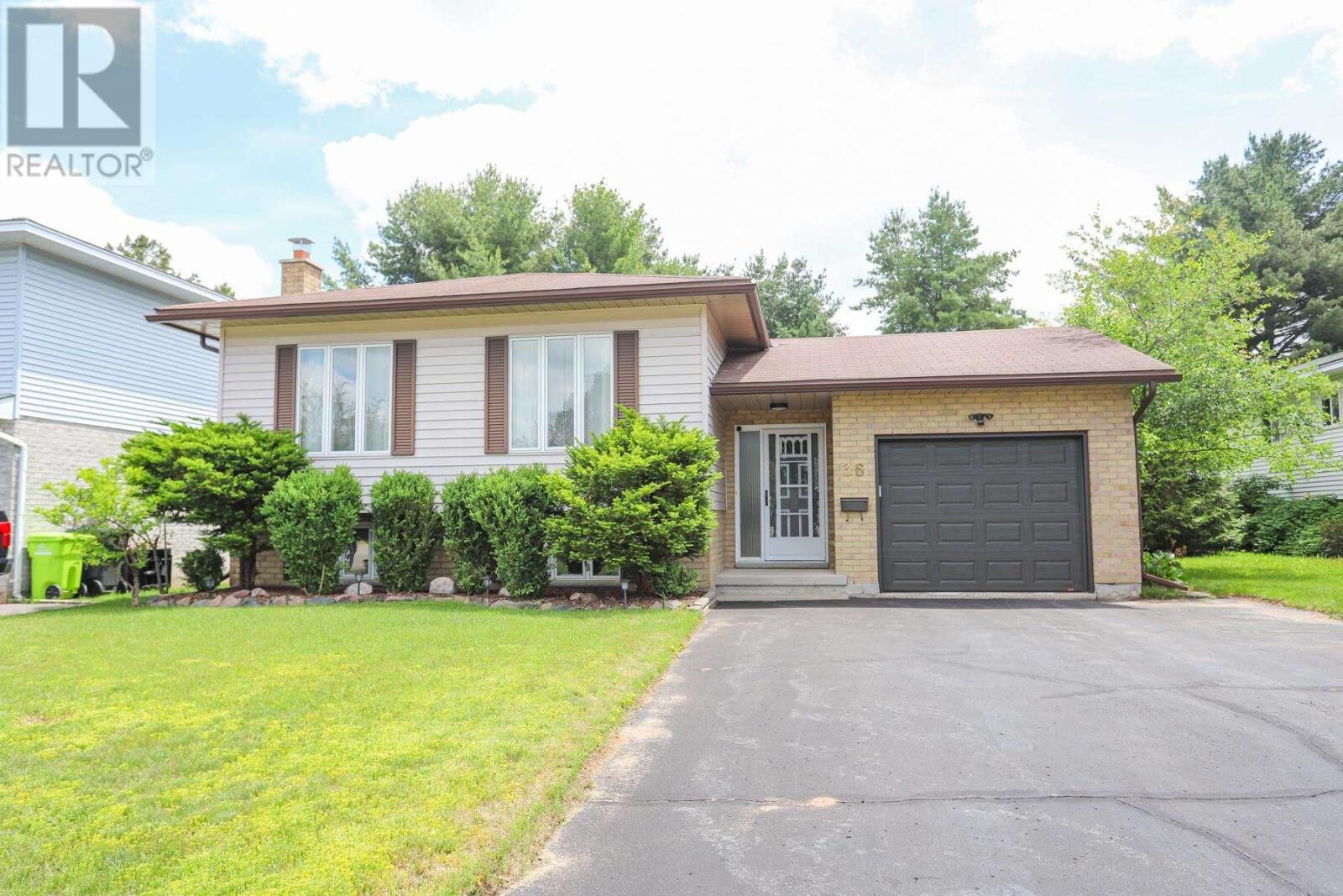 Property Photo: 36 Autumn Dr ON P6A 6S3