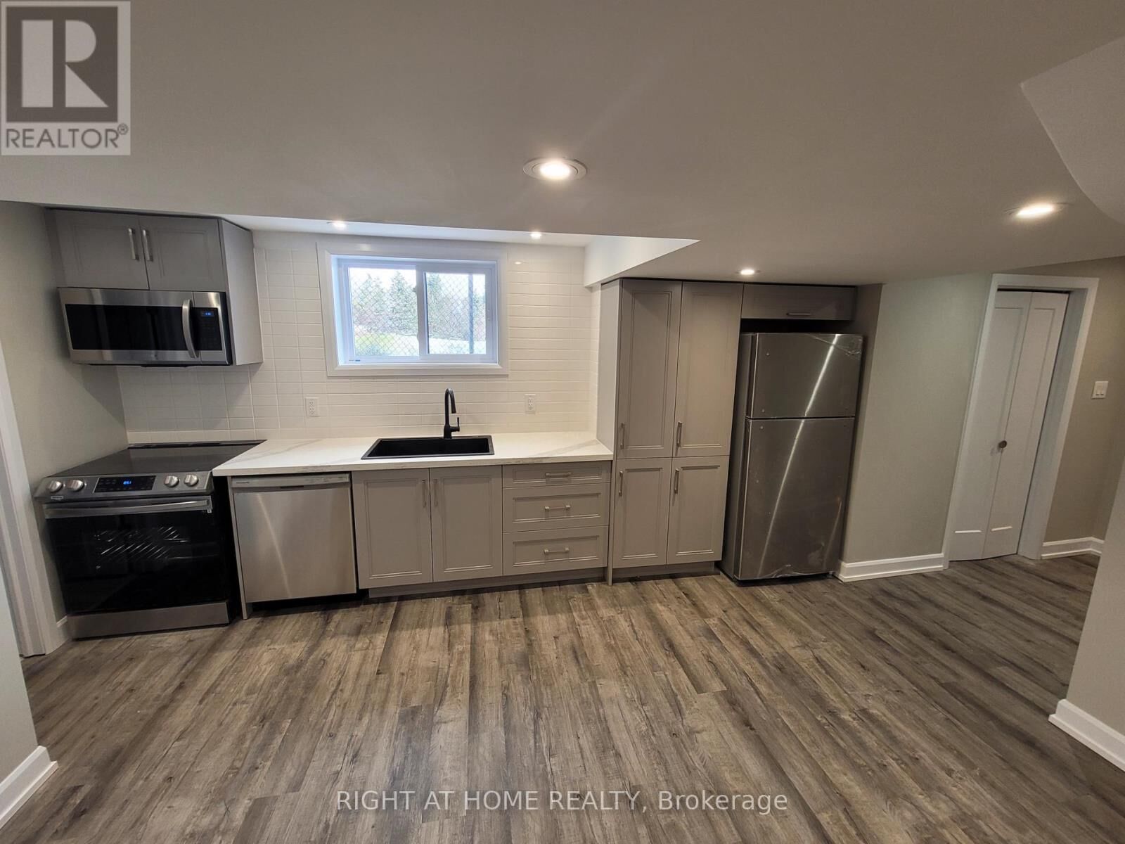 Property Photo: 205 Cardinal Street Lower ON L4M 6G8