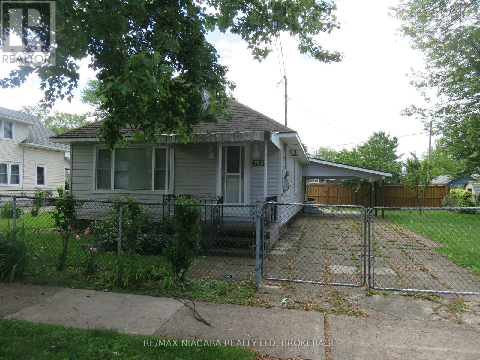 Property Photo:  3835 Roxborough Avenue  ON L0S 1B0 