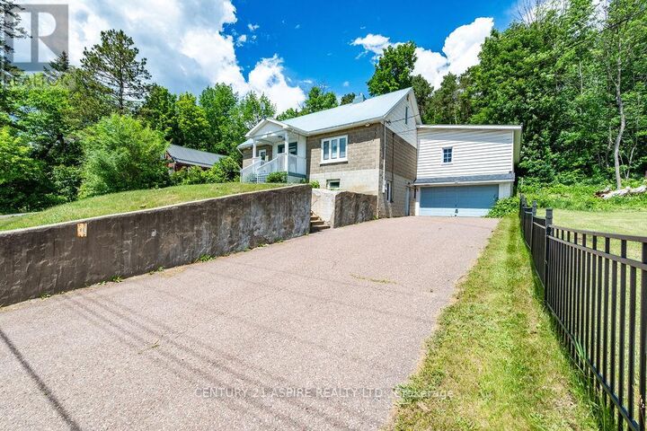 Property Photo:  237 Bonnechere Street West  ON K0J 1T0 