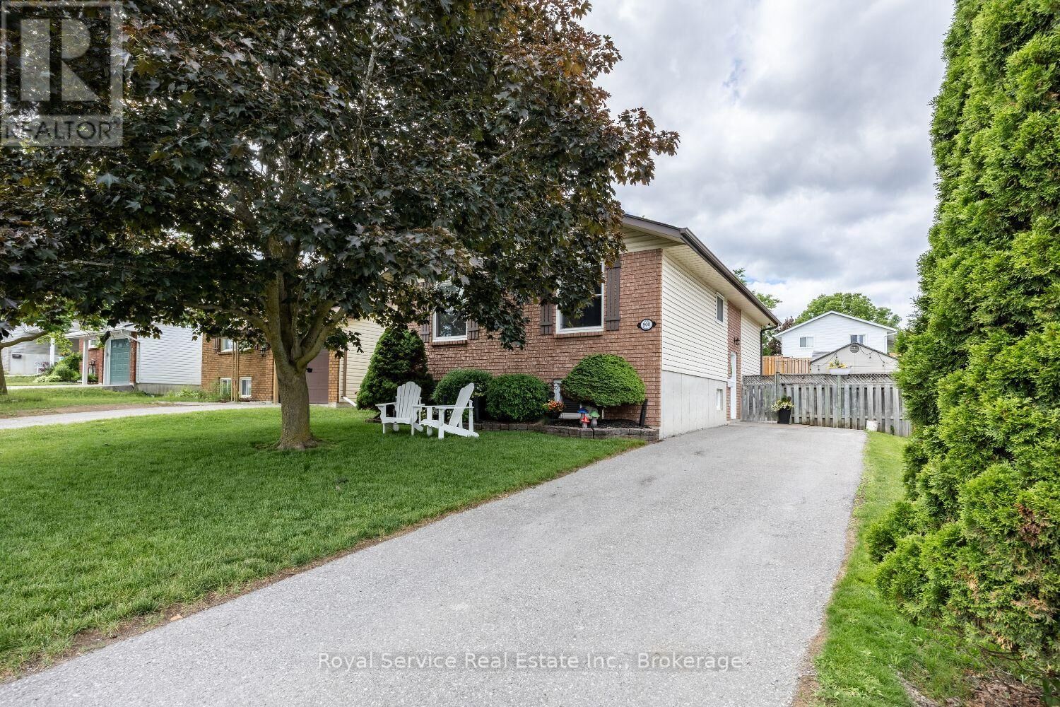 Property Photo:  900 Stewart Drive  ON K9J 7R4 