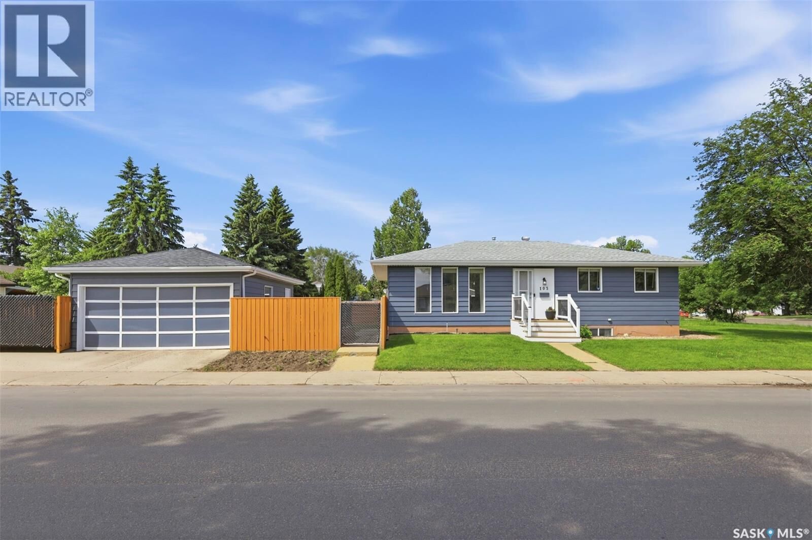 Property Photo:  103 Appleby Drive  SK S7M 4B4 