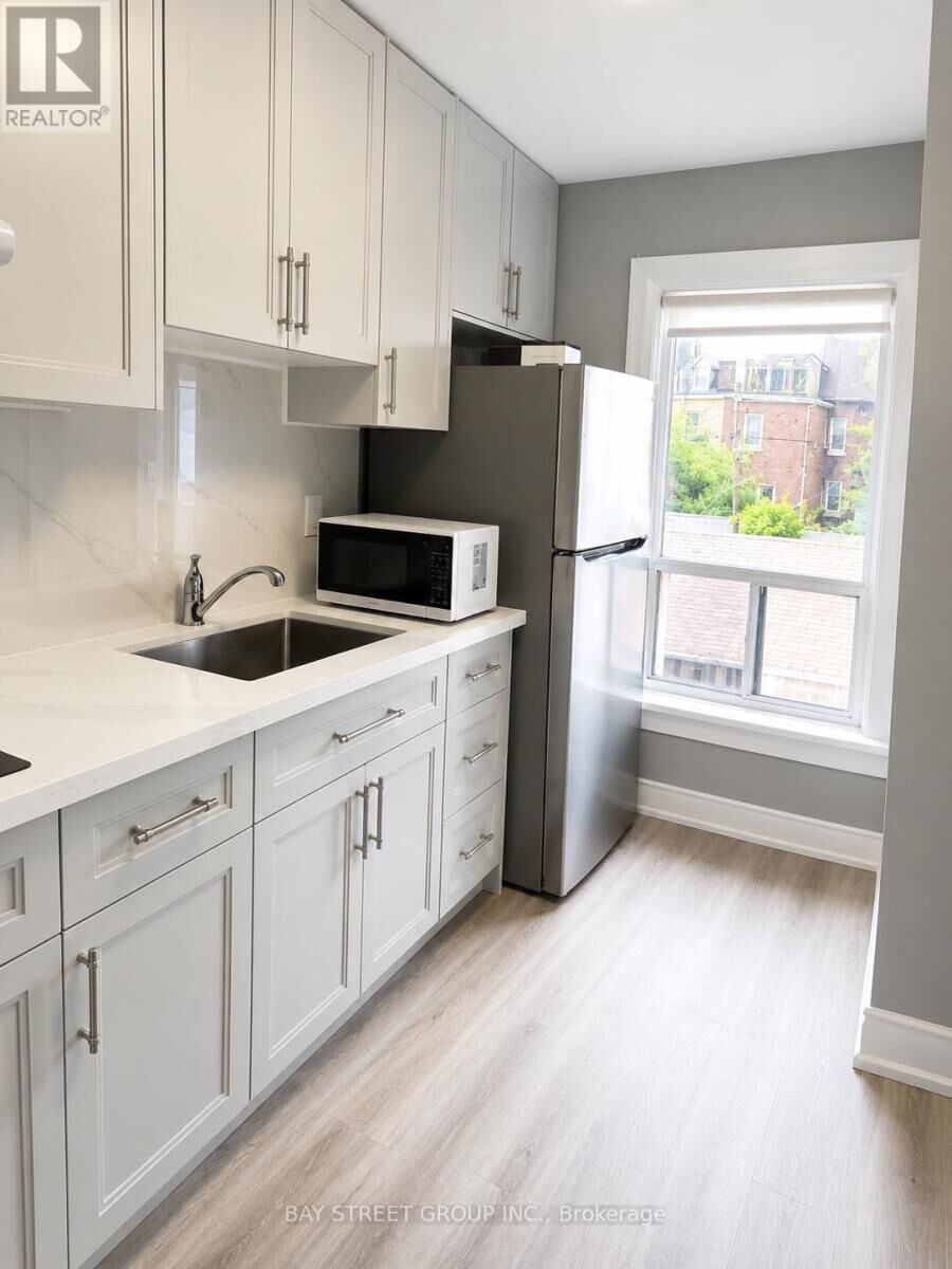 Property Photo: 319 Clinton Street ON M6G 2Y7