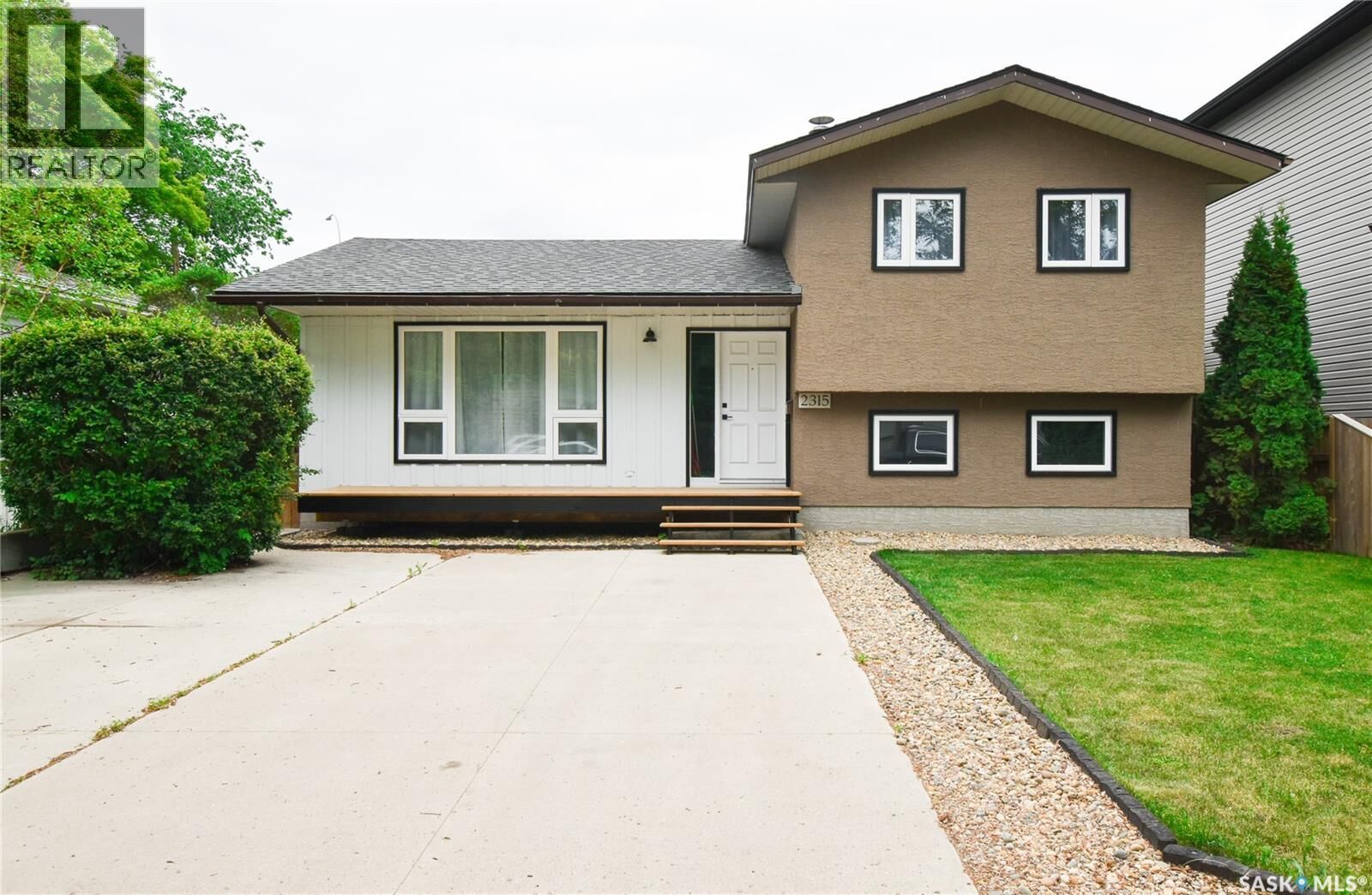 Property Photo:  2315 St George Avenue  SK S7M 0K9 