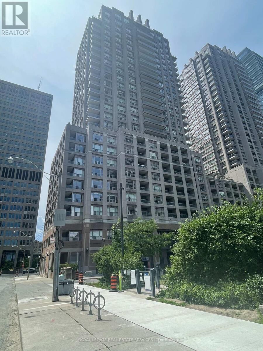 Property Photo: 909 Bay Street 2108 ON M5S 3G2