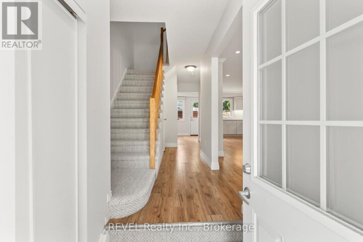 Property Photo:  10 Bassett Boulevard 56  ON L1N 9C4 