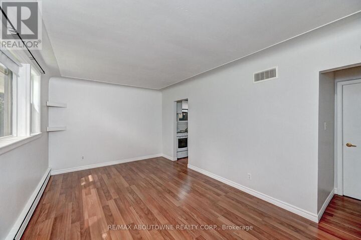Property Photo:  1230 Queens Boulevard 0  ON N2M 1C3 