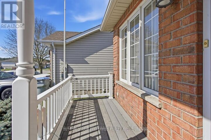 Property Photo:  64 Willow Crescent  ON N7G 4H1 