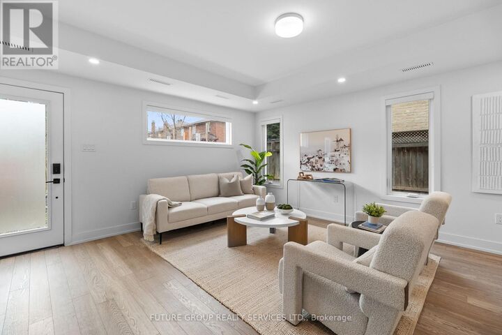 Property Photo:  34 Poplar Avenue Unit 5  ON M9B 3R4 