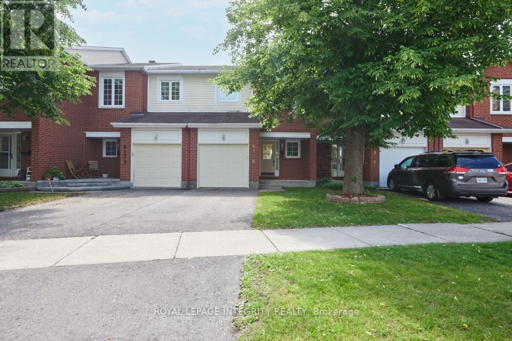 Property Photo:  6176 Oak Meadows Drive Drive  ON K1C 7G8 