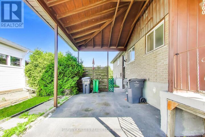 Property Photo: 3760 Woodruff Crescent ON L4T 1T9