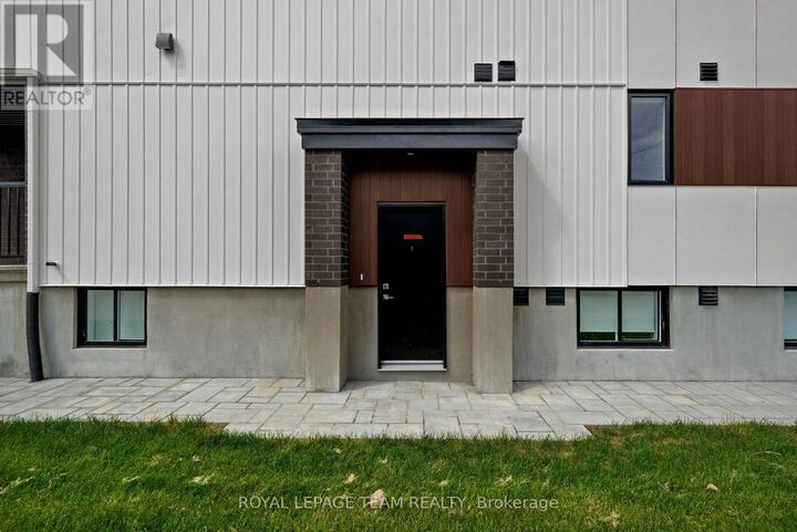 Property Photo: 998 Hollington Street Lower ON K1Z 6K6