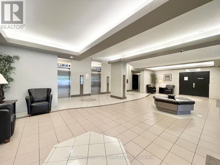 Property Photo: 900 Dynes Road 1908 ON K2C 3L6