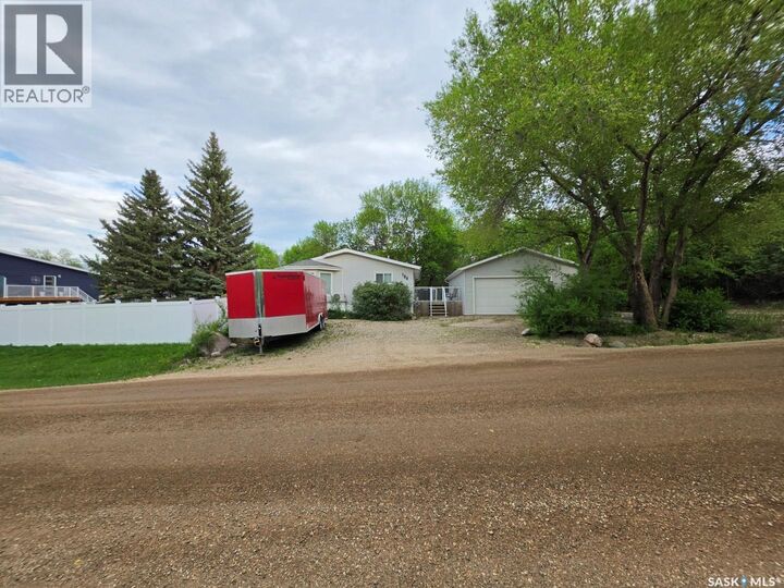 Property Photo: 180 10th Street SK S2V 1B1