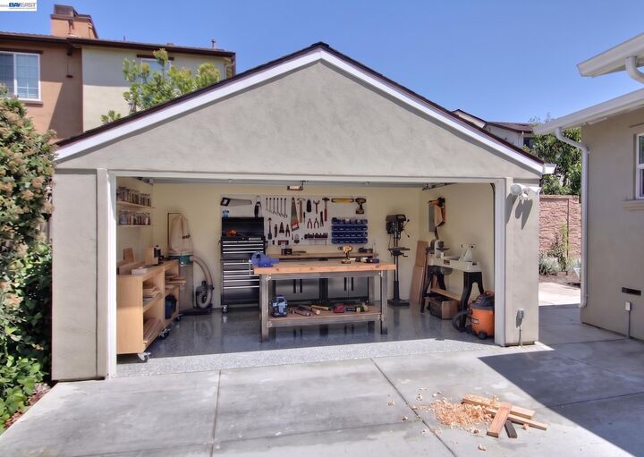 Property Photo:  20556 Forest Ave  CA 94546 