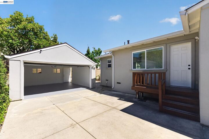 Property Photo:  20556 Forest Ave  CA 94546 