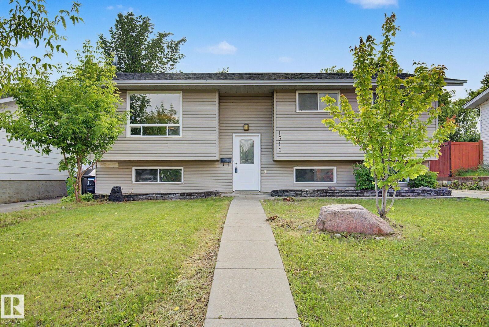 Property Photo:  1511 75 Street NW  AB T6K 2S1 