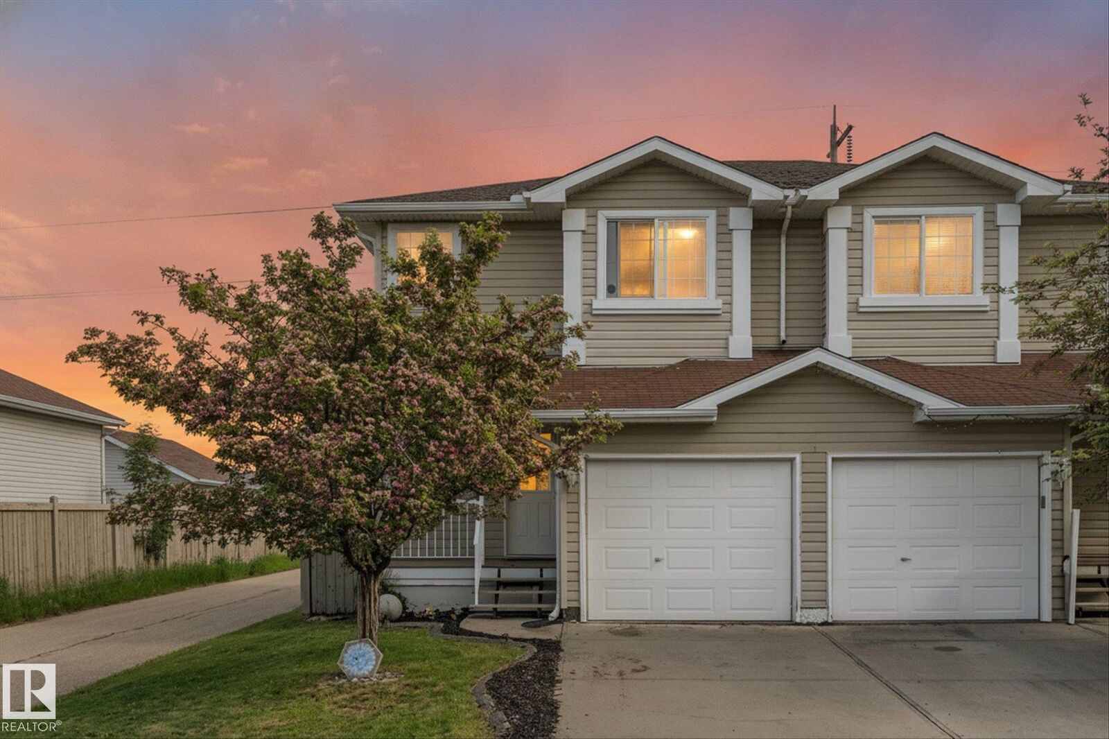 Property Photo:  2324 30 Avenue NW  AB T6T 2B3 