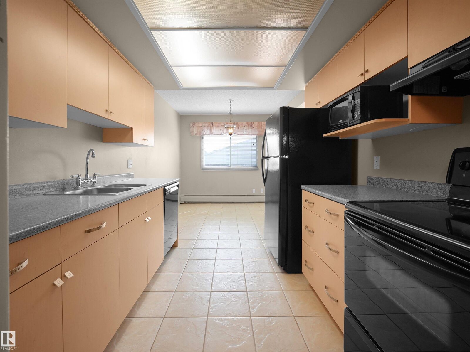 Property Photo:  4404 122 Street NW  AB T6J 4A9 