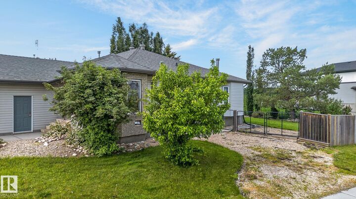 Property Photo:  86 Heritage Crescent  AB T7Z 2M6 