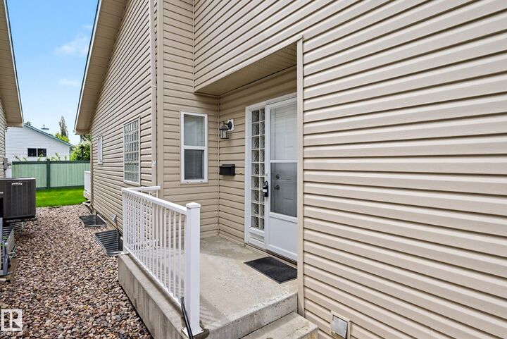 Property Photo: 2031 Brennan Crescent NW 6 AB T5T 0W3