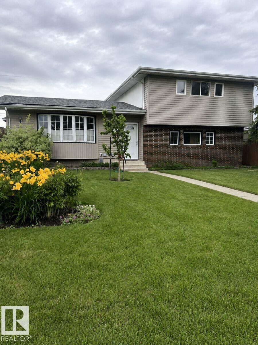 Property Photo:  11015 144 Street NW  AB T5N 2W4 