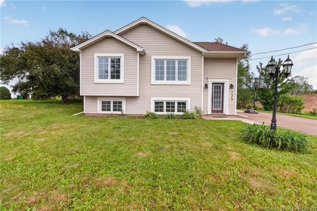 Property Photo:  225 Thomas Street  NB E1A 2C3 