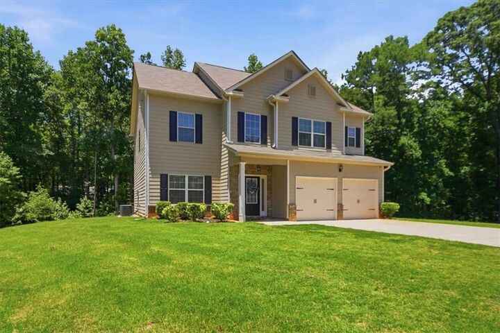 Property Photo: 206 Pincourt Loop GA 30223